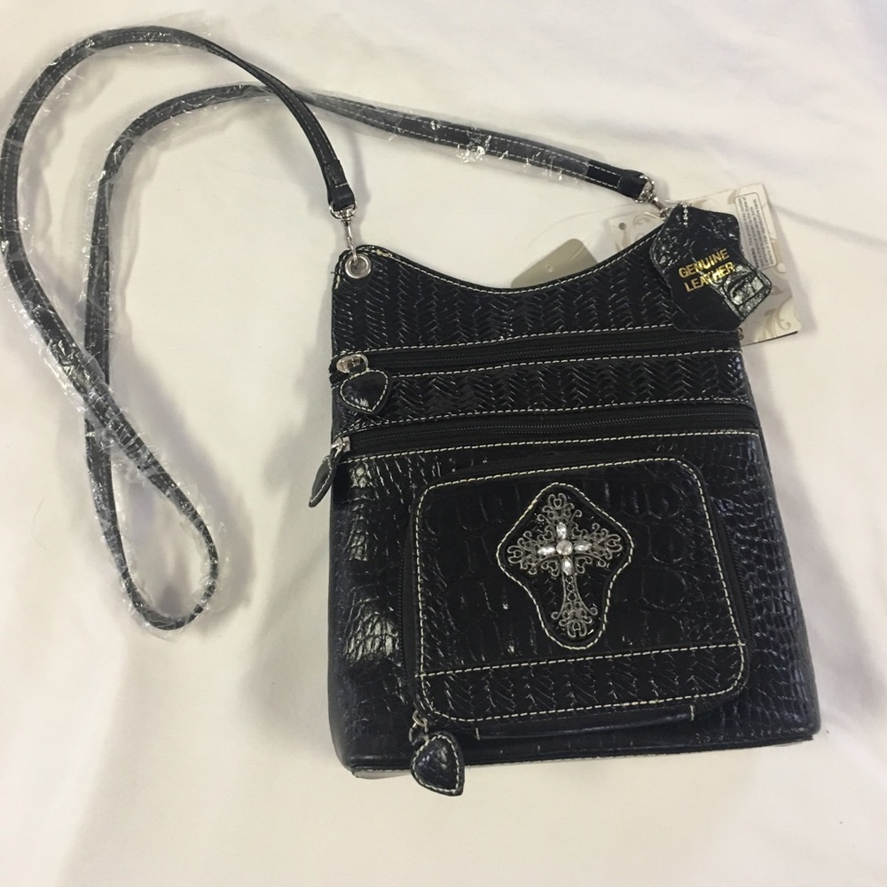 Purse pretty cross detail with multiple pockets